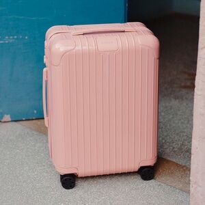 RIMOWA Essential Cabin in Gloss Pink